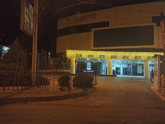 Снаряд ВСУ попал в здание торгового центра «Донецк Сити»
