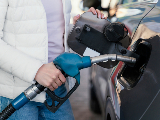 В Хакасии отмечено небольшое снижение цены на бензин