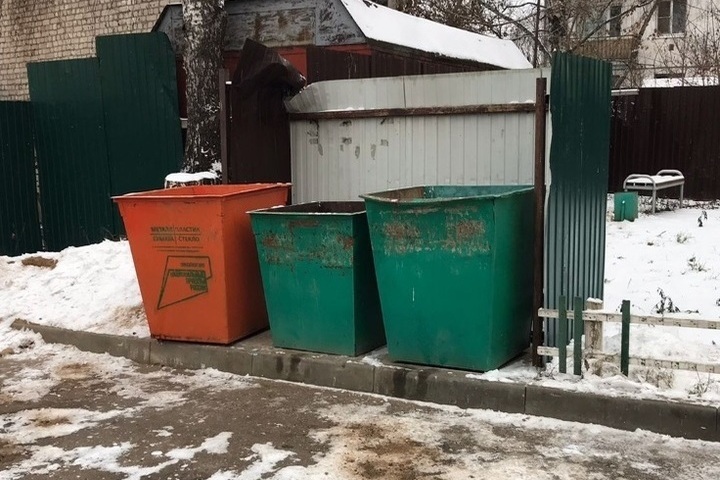 В Костроме появились оранжевые мусорные контейнеры для пластика и бумаги