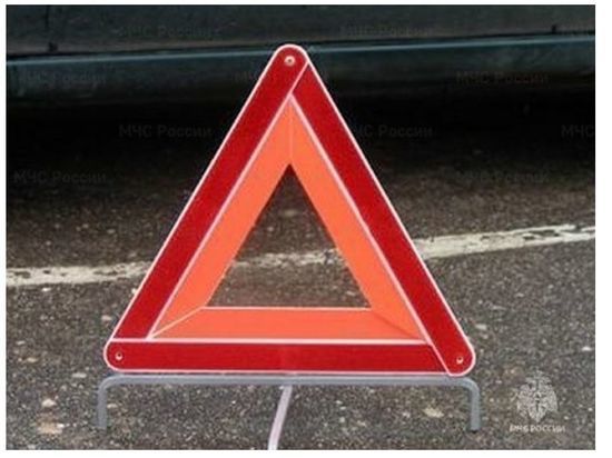 На трассе М-1 под Вязьмой Ауди налетела на ограждение