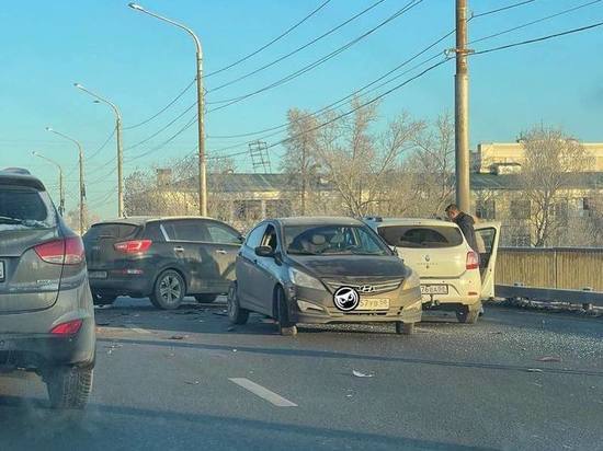 В Пензе сразу несколько машин столкнулись на Гагаринском мосту