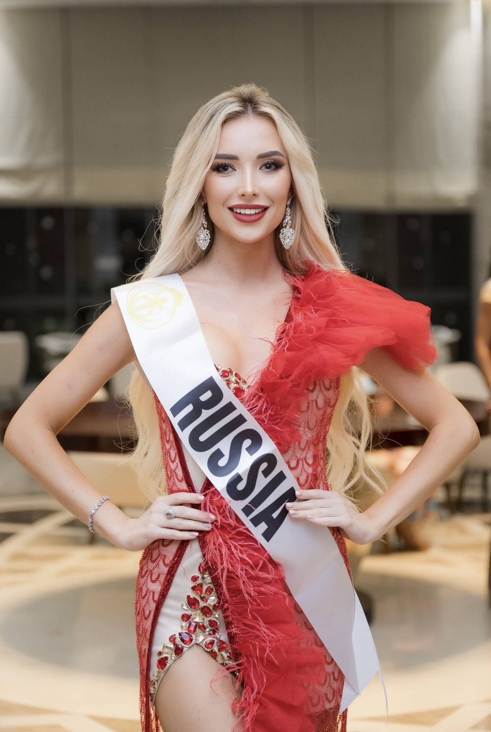 Самая красивая блондинка мира представляет Россию на конкурсе красоты во Вьетнаме