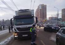 Сегодня, утром 1 декабря, на проспекте Ленина напротив дома №110 столкнулись грузовой автомобиль марки "Iveco" и "Toyota"