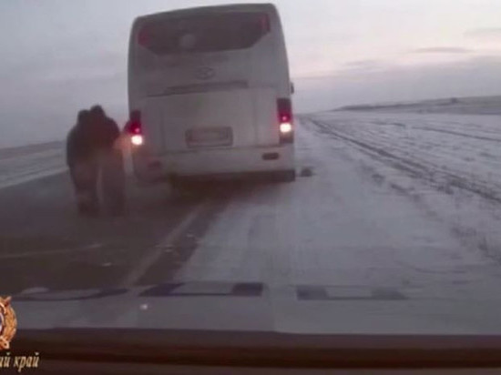 Рейсовый автобус замерз в -30 градусов в Красноярском крае