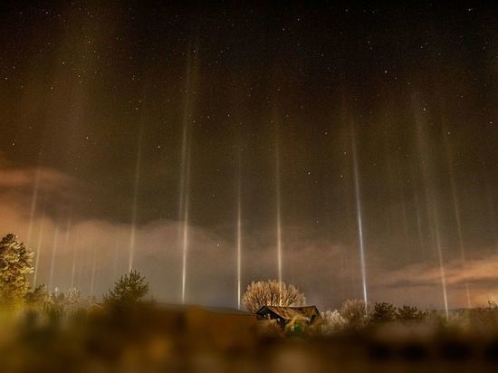 В ночь на 1 декабря в небе над Рязанью заметили световые столбы