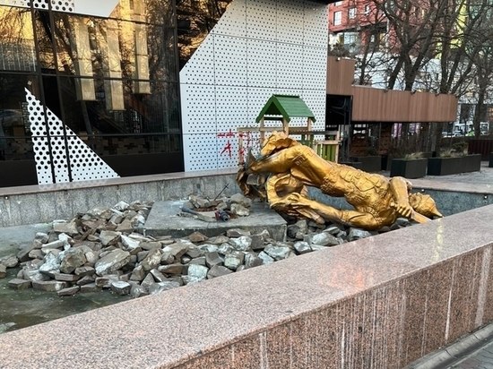 В Ростове на Буденновском рухнула статуя «Богатырь»