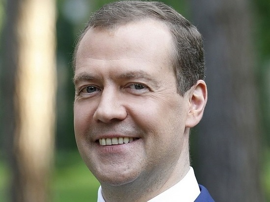 Медведев пообещал заняться вопросом легального обмена в РФ гривен на рубли