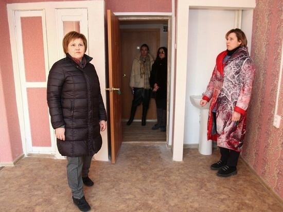 Мэр Сорокина проверила ход ремонта в маневренном фонде в центре Рязани