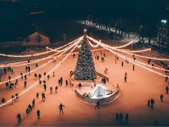 Самый большой искусственный каток в Петербурге открылся на Елагином острове 1 декабря