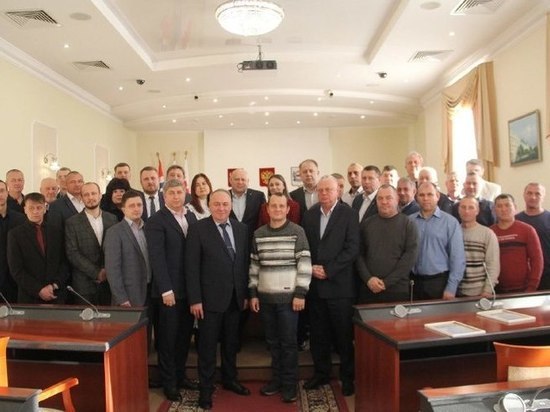 Мэр Омска Шелест вручил грамоты помощникам обустройства лагерей для мобилизованных
