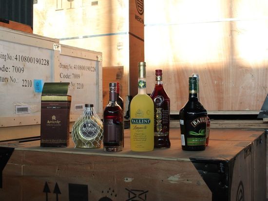 Владимирская таможня при досмотре контейнера выявила незаконную алкогольную продукцию