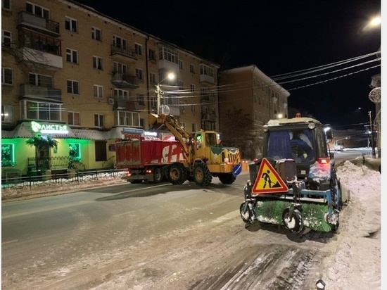 В Смоленске продолжается битва со снегом