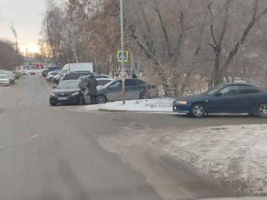 Массовое ДТП с участием шести автомобилей произошло в Заельцовском районе Новосибирска