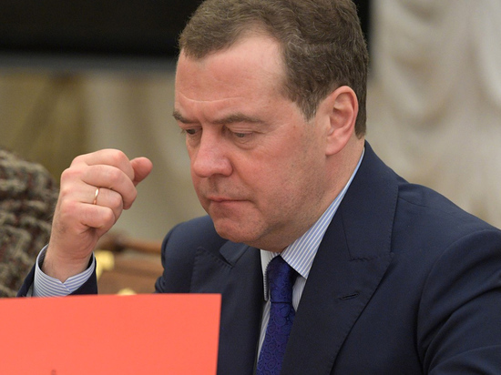 Медведев призвал "уничтожать ублюдков" после призывов "уничтожить Россию"