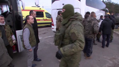 Минобороны РФ опубликовало кадры возвращения из плена 50 российских военнослужащих