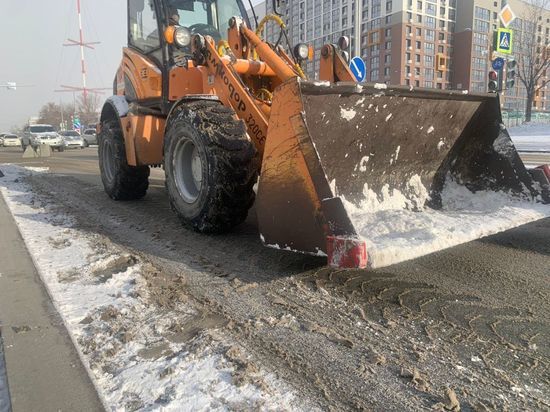 Снегоуборочную технику в Южно-Сахалинске оборудуют резиновыми накладками