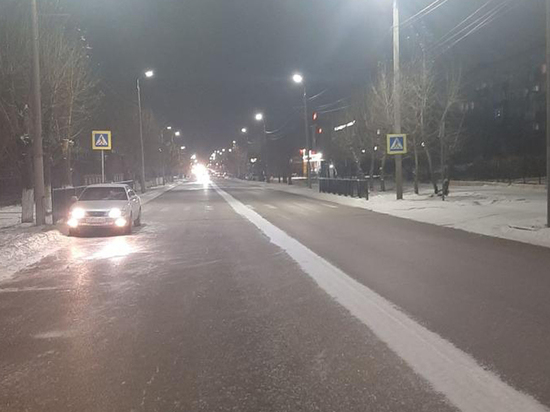 В Улан-Удэ водитель иномарки на пешеходном переходе сбил подростка