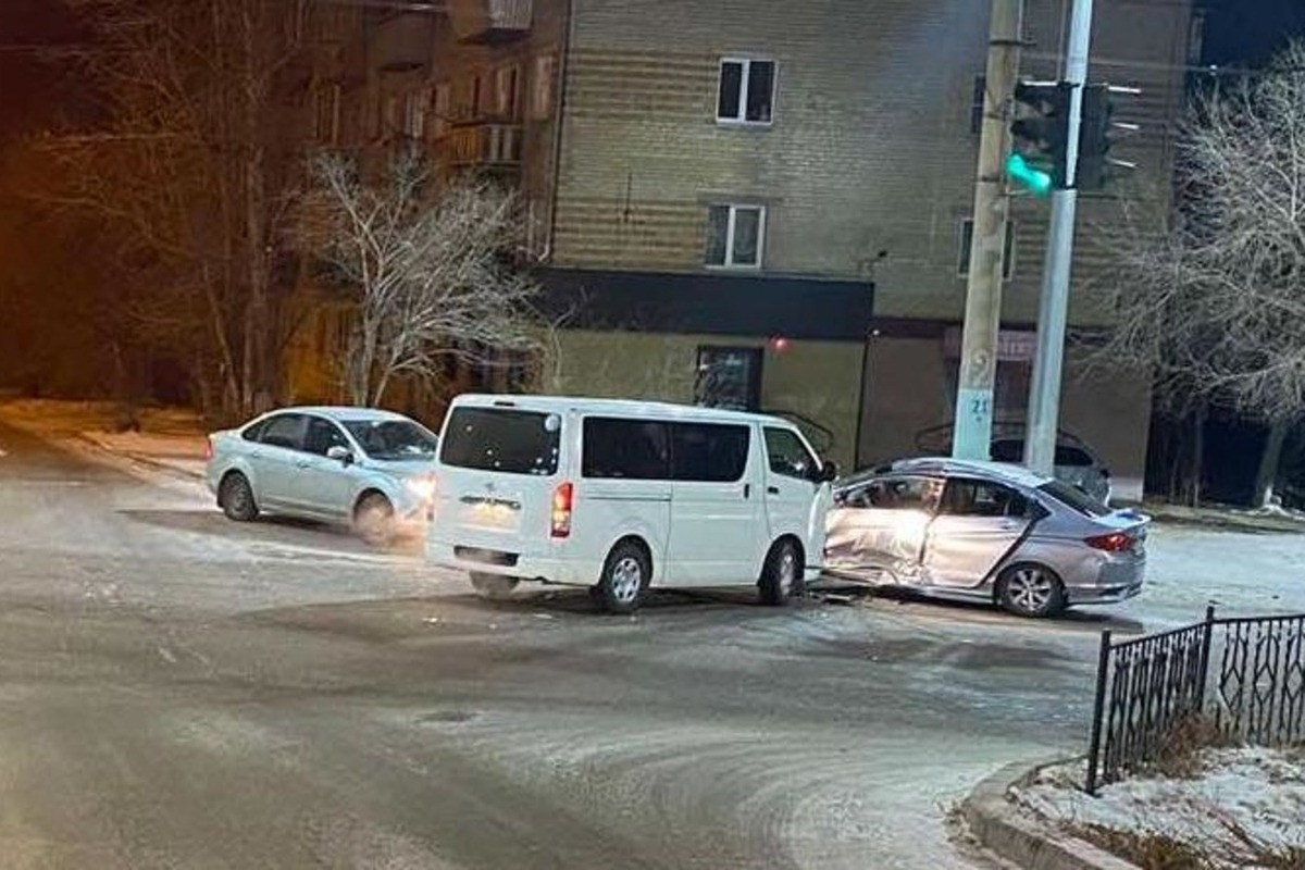 Дтп чита. Фотосессия с машиной на дороге в декабре. Авария сегодня вечером в центре.