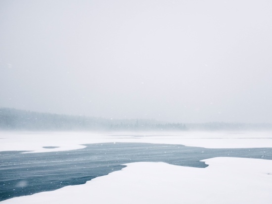 Спасатели предупредили о тонком льду на озере Малое Буссе на Сахалине