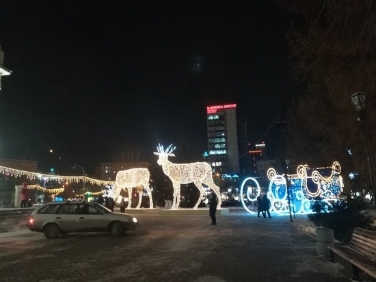 В Новосибирске включили новогоднюю иллюминацию в Первомайском сквере