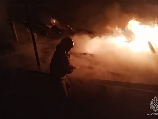 Овощной склад загорелся в поселке Гаровка-1 под Хабаровском