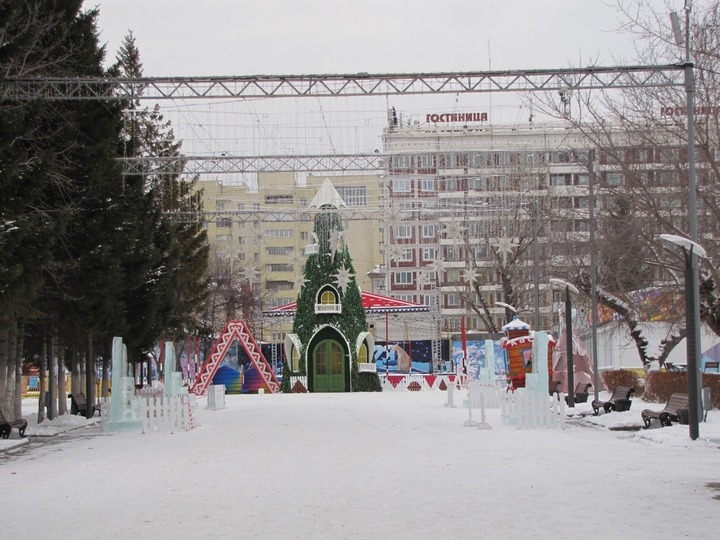 Покажи томск. Новогодние каникулы в Томске. Изображение новостройки и украшений новогодних.