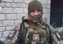 Бойцы частной военной компании «Вагнер» наносят артиллерийские удары по позициям вооруженных сил Украины (ВСУ) на Артемовском направлении после того, как заняли поселок Курдюмовка, пишет телеграм-канал WarGonzo