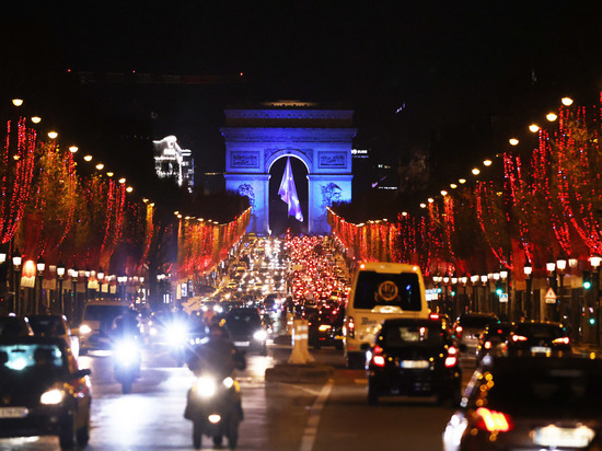 Во Франции запретили световую рекламу в ночное время из-за экономии энергии