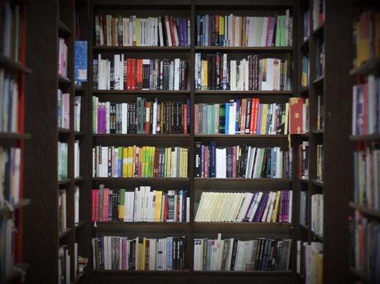 Книжные магазины Новосибирска упаковывают в пленку произведения авторов-иноагентов