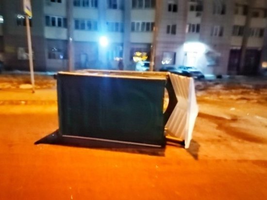 Вандалы в Новосибирске разгромили туалет для водителей на конечной на Затулинке