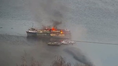 Опубликовано видео тушения судна, загоревшегося в Москве