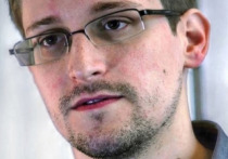Бывший сотрудник спецслужб США Эдвард Сноуден принял присягу и получил российский паспорт