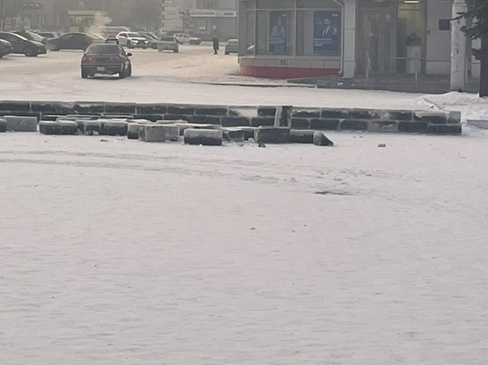 Черный лед для новогоднего городка привел в негодование жителей кузбасского города