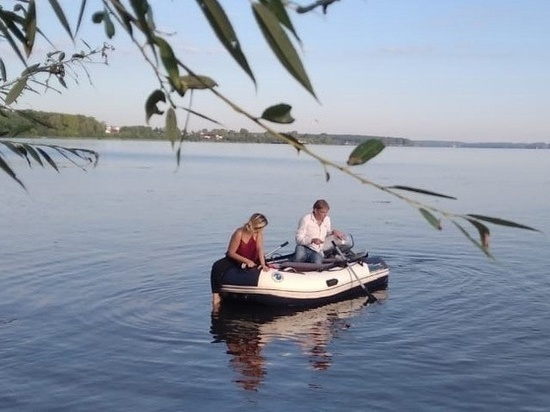 В Тверской области ищут неизвестных, наехавших на моторной лодке на на плавающую в Волге женщину