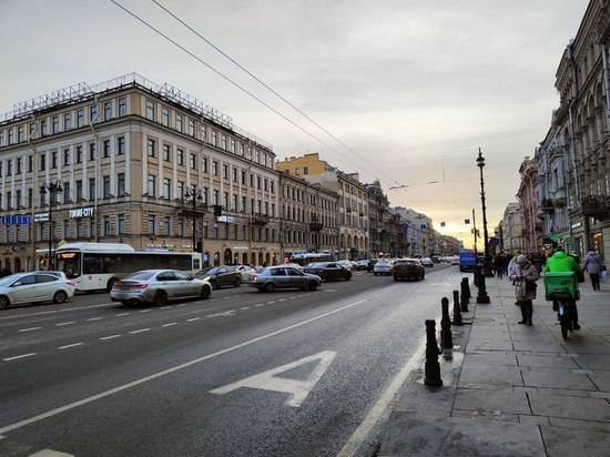 Количество машин в центре Петербурга сократилось на 20 %