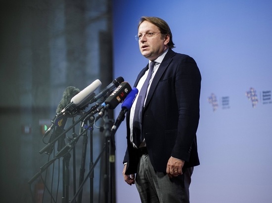 ЕК призвала Сербию ради вступления в ЕС ввести санкции против России