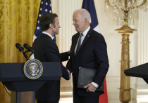 Пользователи в соцсетях продолжают обсуждать переговоры президента США Джо Байдена и его французского коллеги Эмманюэля Макрона в Белом доме