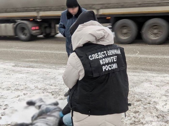В Ленинском районе Саратова у дороги обнаружен мертвый мужчина