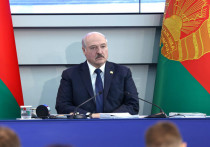 Президент Белоруссии Александр Лукашенко рассказал, что хотел быть журналистом, а на исторический факультет поступил по совету (на тот момент будущей) тещи