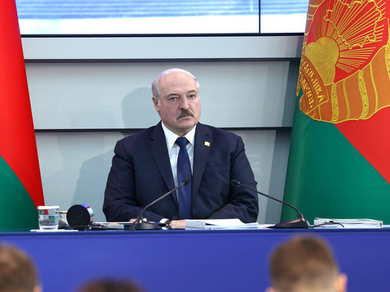 Президент Белоруссии Александр Лукашенко рассказал, что хотел быть журналистом, а на исторический факультет поступил по совету (на тот момент будущей) тещи