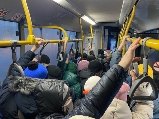В омском дептрансе объяснили выпуск маленьких автобусов на маршрут № 78