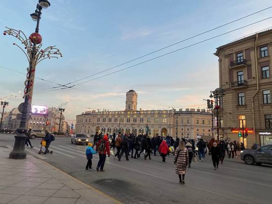 Толпы туристов повалят в Петербург на зимние каникулы