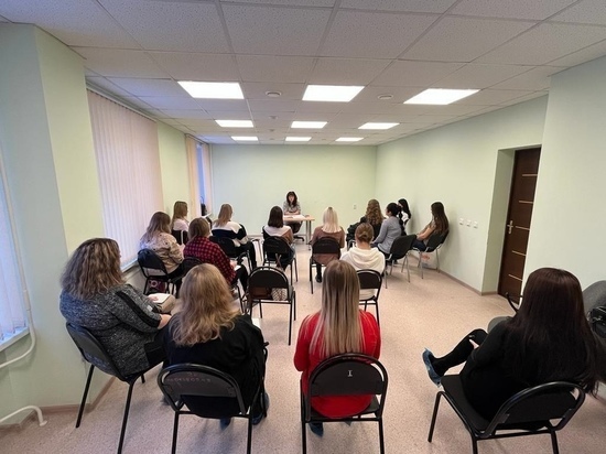 Регулярные встречи с будущими мамами решили проводить сотрудники псковского комитета юстиции