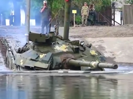 Российский разведчик рассказал об украинских танках с заваренными люками