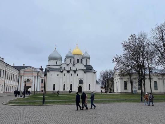 Воинское знамя реактивного дивизиона осветили в Софийском соборе Великого Новгорода