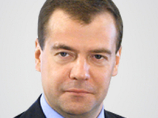 Медведев прокомментировал потолок цен на нефть ироничной картинкой
