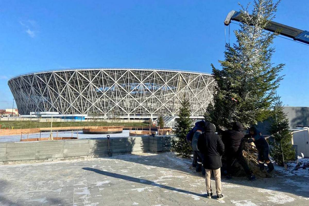 Парк хаус каток. Каток ЦПКИО Волгоград. Ледовый каток в ЦПКИО Волгоград. Центральный парк Волгоград каток. Снежные горки Волгоград ЦПКИО.