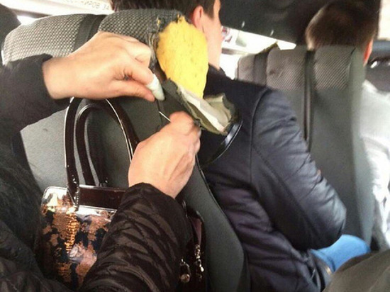 В Кирове пассажиров возят в грязных автобусах на разодранных сиденьях
