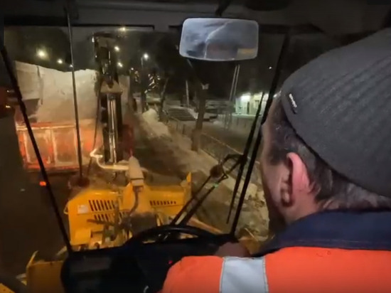 В Кирове на уборку снега вышел новый снегоуборочный комплекс
