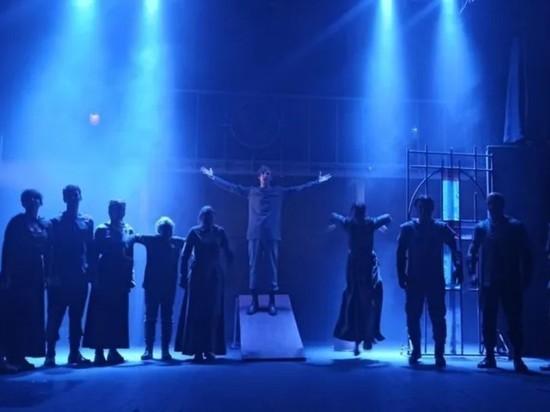 В Смоленске сыграли спектакль о жизни семей Монтекки и Капулетти после гибели Ромео и Джульетты